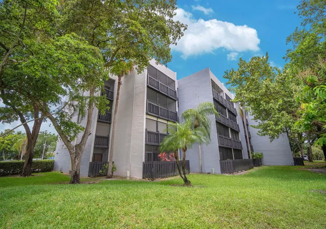 Photo 4 of Condo for sale at 1021 Mockingbird Ln #303, Plantation, FL 33324 | MLS# B26043404 | Listing updated on 2026-09-15
