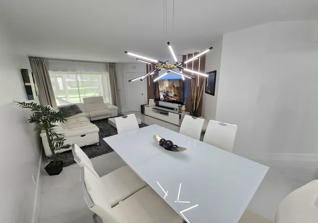 Listing Photo 4 - Condo for sale in building located at 5577 Courtyard Dr, Margate, FL 33063