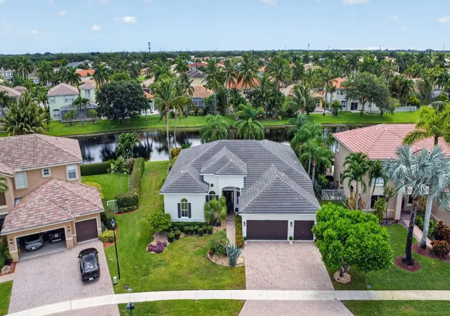 Photo 3 of Sale Pending at 6733 Finamore Cir, Lake Worth, FL 33467 | MLS# B26043617 | Listing updated on 2026-09-15