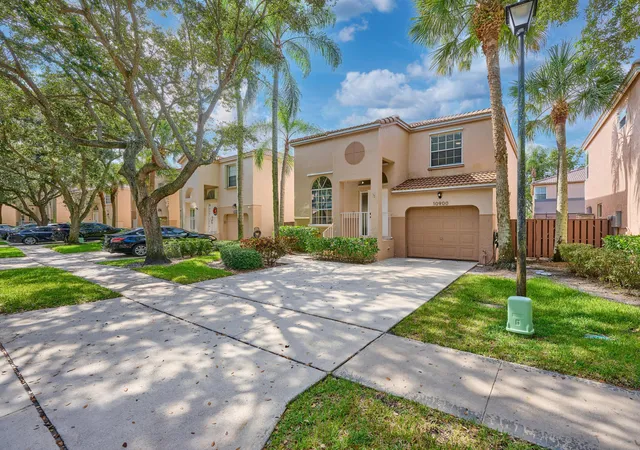 Photo 4 of Single family home for sale at 10900 NW 12th Drive, Plantation, FL 33322 | MLS# B26043669 | Listing updated on 2026-09-13