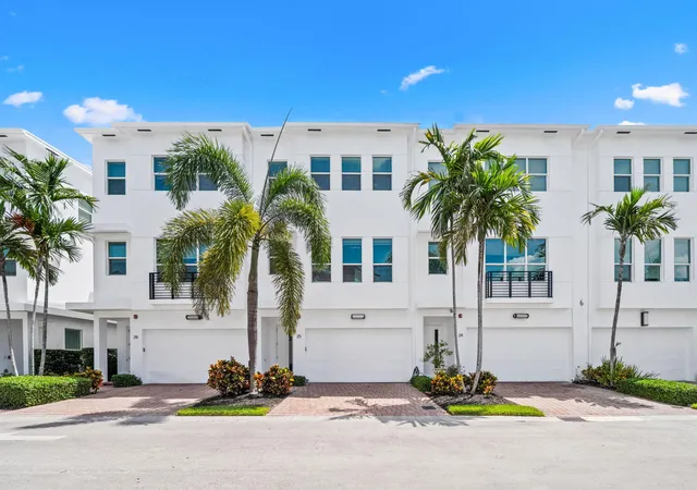 Photo 3 of Townhouse for sale at 2900 Ne 12th Terrace #25, Oakland Park, FL 33334 | MLS# B26043831 | Listing updated on 2026-09-16