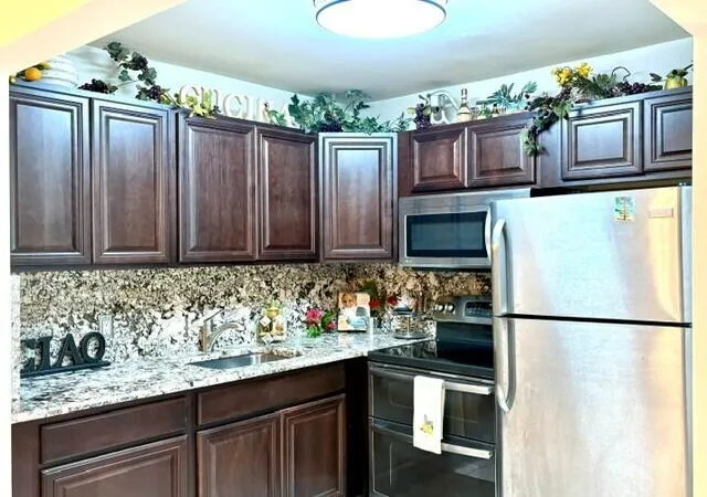 Listing Photo 5 - Condo for sale in building located at 12 Windsor A, West Palm Beach, FL 33417 - Unit #12