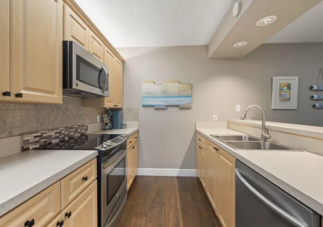 Photo 4 of Townhouse for sale at 2916 SW Sunset Tr Cir, Palm City, FL 34990 | MLS# B26043876 | Listing updated on 2026-09-14