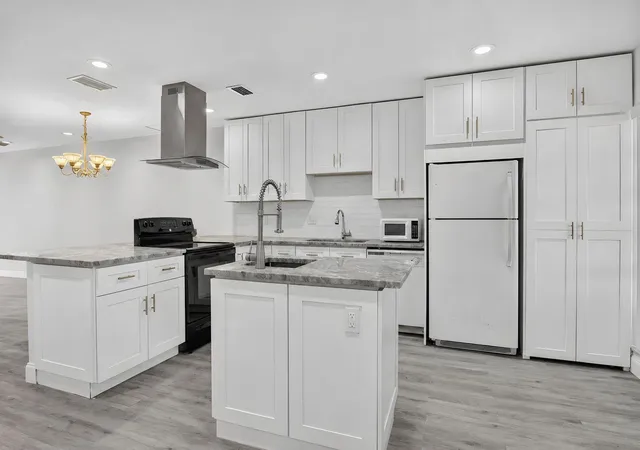 Photo 3 of Single family home for sale at 20846 Vinesta Cir, Boca Raton, FL 33433 | MLS# B26044238 | Listing updated on 2026-09-15