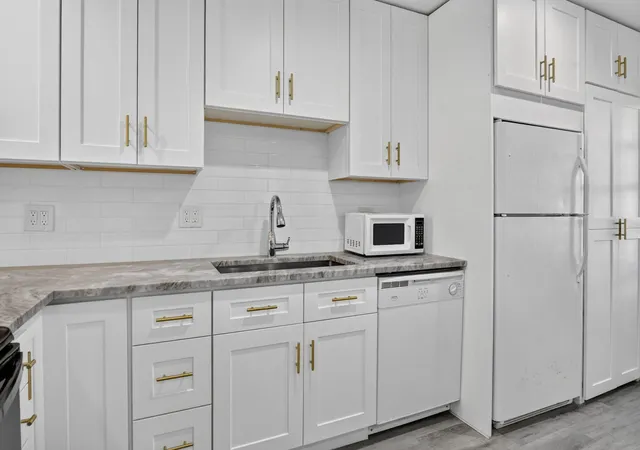 Photo 4 of House for sale at 20846 Vinesta Cir, Boca Raton, FL 33433 | MLS# B26044238 | Listing updated on 2026-09-15