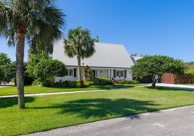 Photo 2 of Single family home for sale at 9200 Se Olympus St, Hobe Sound, FL 33455 | MLS# B26044524 | Listing updated on 2026-09-14