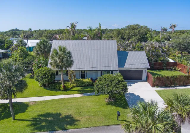 Photo 3 of Single family home for sale at 9200 SE Olympus St, Hobe Sound, FL 33455 | MLS# B26044524 | Listing updated on 2026-09-14