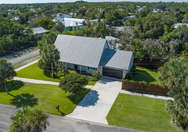 Photo 4 of Single family home for sale at 9200 SE Olympus St, Hobe Sound, FL 33455 | MLS# B26044524 | Listing updated on 2026-09-14