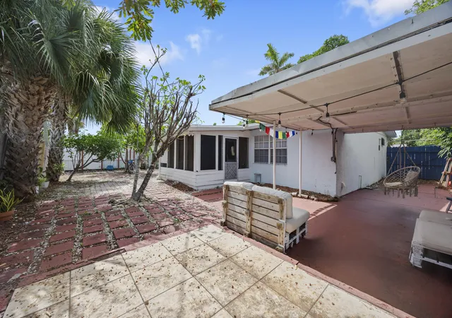 Photo 3 of Sale Pending at 1427 Ne 30th Street, Pompano Beach, FL 33064 | MLS# B26044933 | Listing updated on 2026-09-16