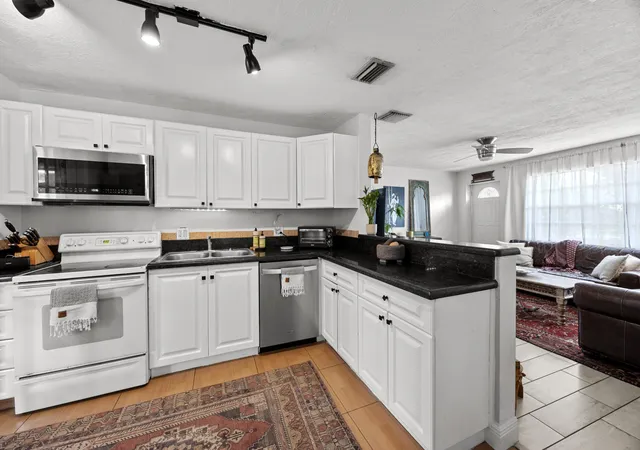Photo 3 of Sale Pending at 1427 NE 30th Street, Pompano Beach, FL 33064 | MLS# B26044933 | Listing updated on 2026-09-16