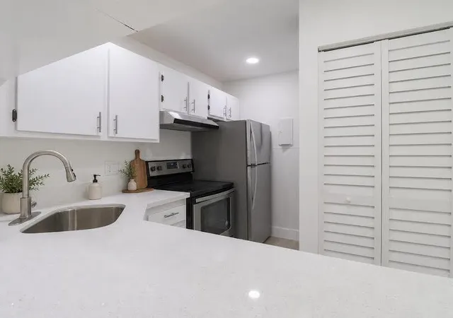 Listing Photo 4 - Condo for sale in building located at 614 Sea Pine Wy, West Palm Beach, FL 33415 - Unit #H2