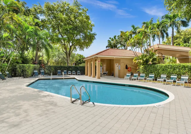 Photo 4 of Townhouse for sale at 11251 Lakeview Dr #21-f, Coral Springs, FL 33071 | MLS# B26045187 | Listing updated on 2026-09-14