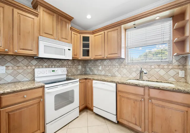 Photo 3 of Condo for sale at 2748 NE 28th Avenue #20, Lighthouse Point, FL 33064 | MLS# B26045211 | Listing updated on 2026-09-14