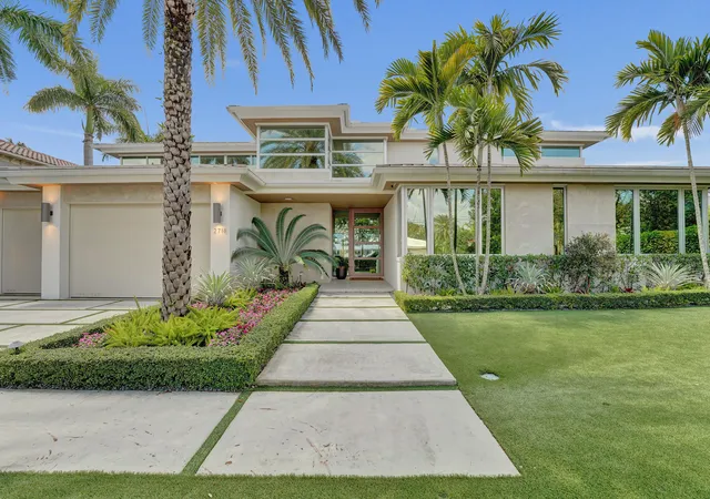 Photo 2 of Sale Pending at 2718 Ne 17th Street, Fort Lauderdale, FL 33305 | MLS# B26045239 | Listing updated on 2026-09-13