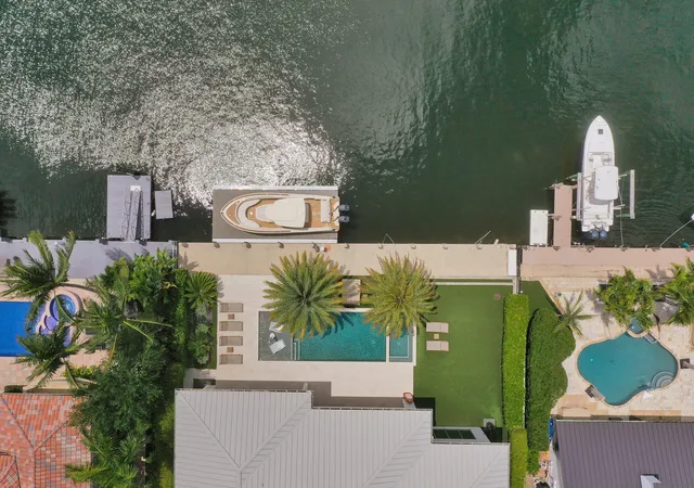 Photo 3 of Sale Pending at 2718 Ne 17th Street, Fort Lauderdale, FL 33305 | MLS# B26045239 | Listing updated on 2026-09-13