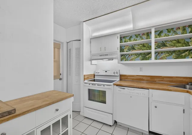 Photo 3 of Condo for sale at 4501 Ne 21st Avenue #208, Fort Lauderdale, FL 33308 | MLS# B26045389 | Listing updated on 2026-09-14
