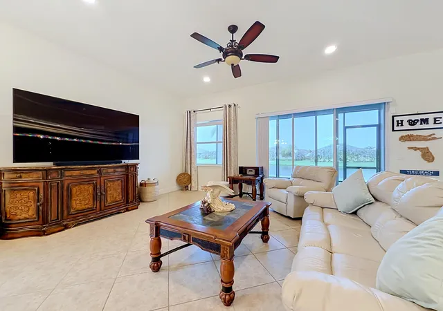 Photo 3 of Sale Pending at 728 Fortunella Cir SW, Vero Beach, FL 32968 | MLS# B26045636 | Listing updated on 2026-10-02