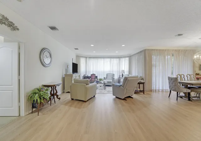 Photo 3 of Condo for sale at 110 Legendary Cir, Palm Beach Gardens, FL 33418 | MLS# B26045647 | Listing updated on 2026-09-14