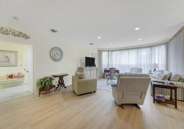 Photo 3 of Condo for sale at 110 Legendary Cir, Palm Beach Gardens, FL 33418 | MLS# B26045647 | Listing updated on 2026-09-14