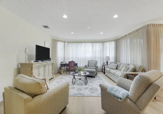 Photo 4 of Condo for sale at 110 Legendary Cir, Palm Beach Gardens, FL 33418 | MLS# B26045647 | Listing updated on 2026-09-14
