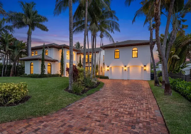 Photo 1 of Single family home for sale at 257 E Lakewood Rd, West Palm Beach, FL 33405 | MLS# B26045833 | Listing updated on 2026-10-07