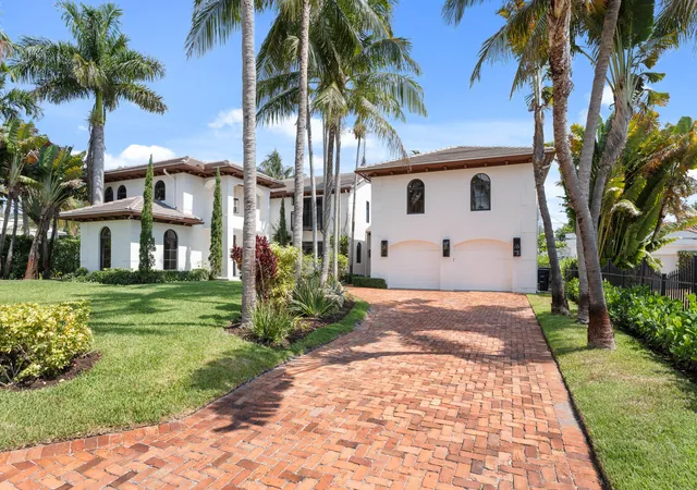 Photo 2 of Single family home for sale at 257 E Lakewood Rd, West Palm Beach, FL 33405 | MLS# B26045833 | Listing updated on 2026-10-07