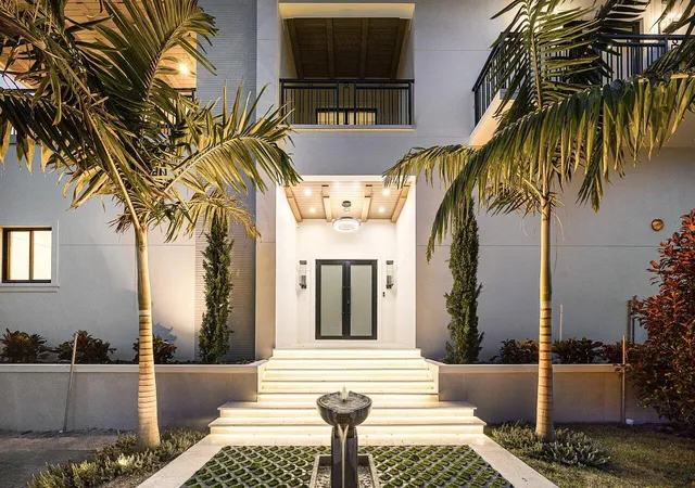Photo 2 of Mansion for sale at 7935 S Flagler Dr, West Palm Beach, FL 33405 | MLS# B26045890 | Listing updated on 2026-10-06
