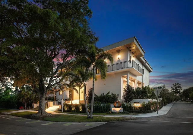 Photo 3 of Mansion for sale at 7935 S Flagler Dr, West Palm Beach, FL 33405 | MLS# B26045890 | Listing updated on 2026-10-06