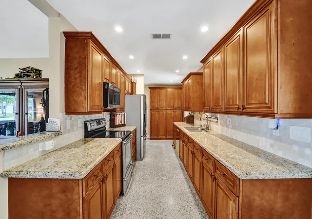 Photo 4 of Single family home for sale at 501 NE 28th Street, Wilton Manors, FL 33334 | MLS# B26046390 | Listing updated on 2026-09-13