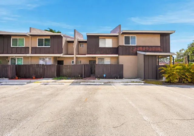 Photo 3 of Townhouse for sale at 1227 Sussex Dr, North Lauderdale, FL 33068 | MLS# B26046448 | Listing updated on 2026-09-13