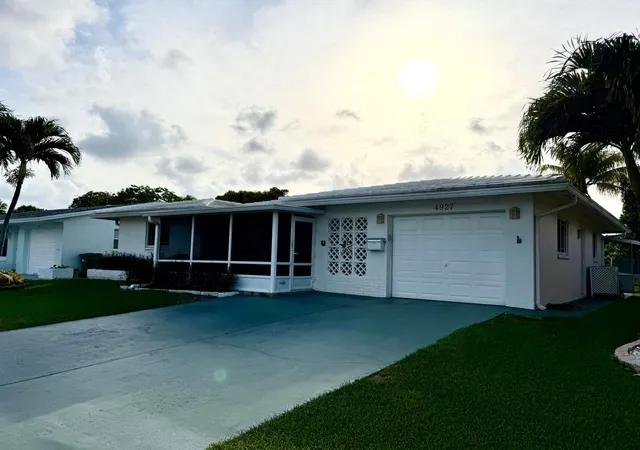 Photo 3 of Single family home for sale at 4927 Nw 47th Terrace, Tamarac, FL 33319 | MLS# B26046460 | Listing updated on 2026-09-23