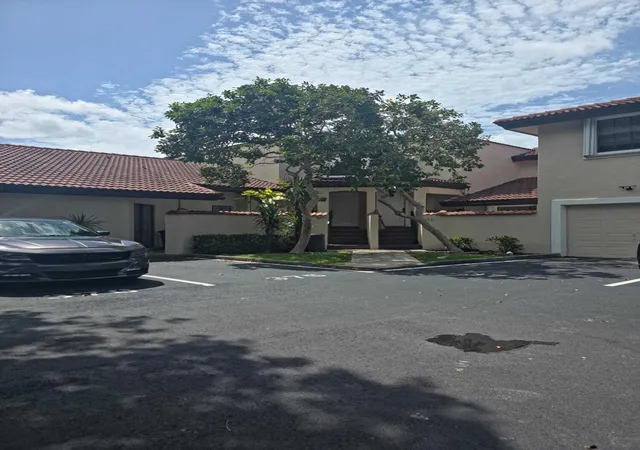Townhouse for sale at 8953 W Sunrise Blvd #8953, Plantation, FL 33322 | MLS# B26046546