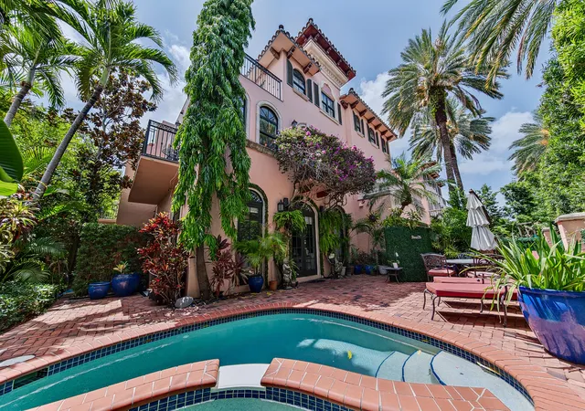 Photo 3 of Townhouse for sale at 31 SE 10th Avenue, Fort Lauderdale, FL 33301 | MLS# B26046775 | Listing updated on 2026-09-13