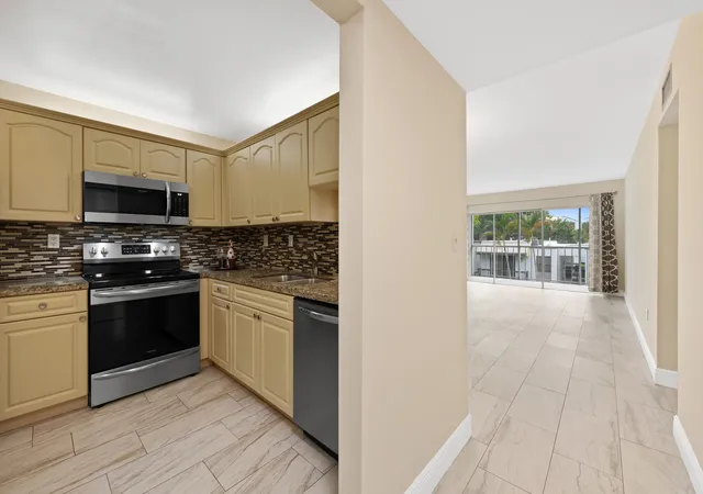 Photo 2 of Condo for sale at 483 N Pine Is Rd #C304, Plantation, FL 33324 | MLS# B26046840 | Listing updated on 2026-09-14