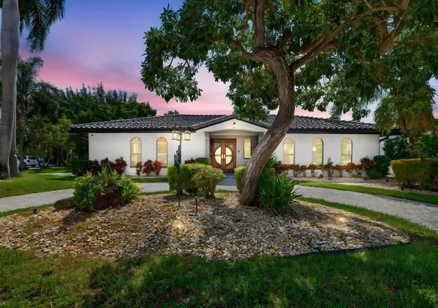 Photo 3 of Single family home for sale at 5570 Ne 26th Avenue, Fort Lauderdale, FL 33308 | MLS# B26047567 | Listing updated on 2026-09-16