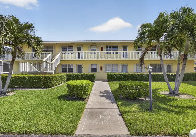 Photo 3 of Condo for sale at 111 Sheffield E, West Palm Beach, FL 33417 | MLS# B26047888 | Listing updated on 2026-09-15