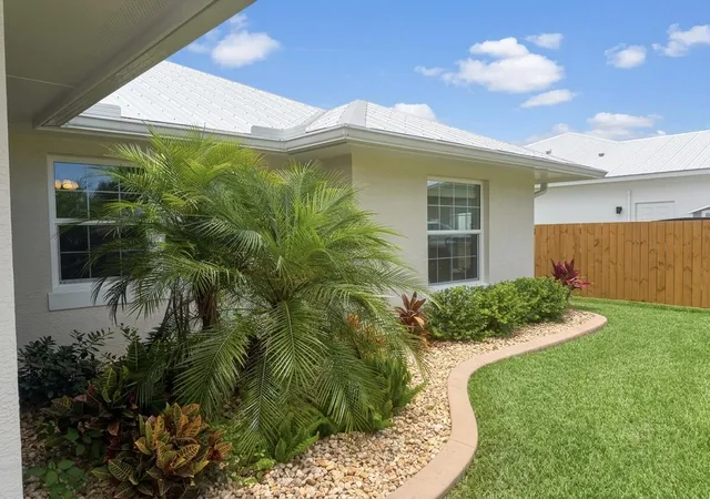 Sale Pending at 1133 37th Avenue SW, Vero Beach, FL 32968 | MLS# B26048523 | Listing updated on 2026-10-07