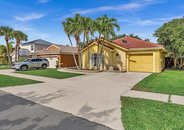 Photo 2 of Single family home for sale at 7559 Savannah Ln, Lake Worth, FL 33463 | MLS# B26048547 | Listing updated on 2026-09-14