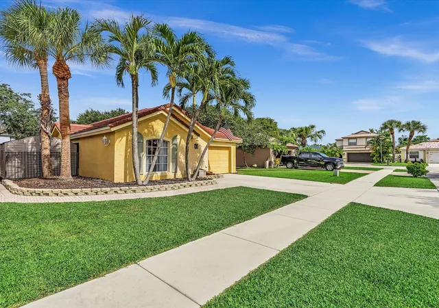 Photo 3 of Single family home for sale at 7559 Savannah Ln, Lake Worth, FL 33463 | MLS# B26048547 | Listing updated on 2026-09-14