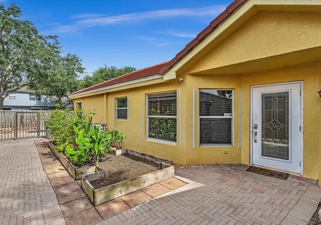 Photo 4 of Single family home for sale at 7559 Savannah Ln, Lake Worth, FL 33463 | MLS# B26048547 | Listing updated on 2026-09-14