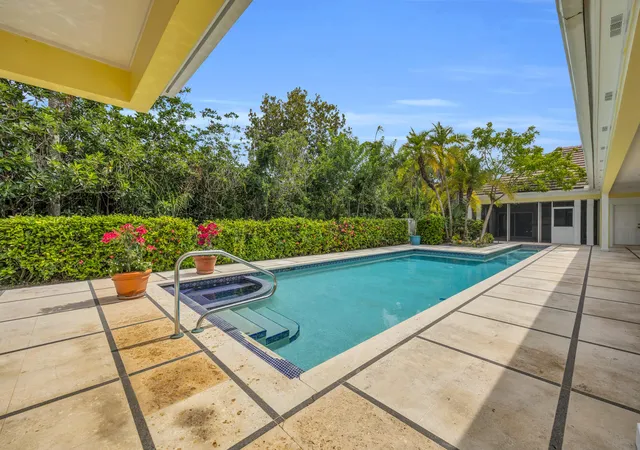 Photo 2 of Mansion for sale at 7107 Se Golfhouse Dr, Hobe Sound, FL 33455 | MLS# B26048633 | Listing updated on 2026-10-01