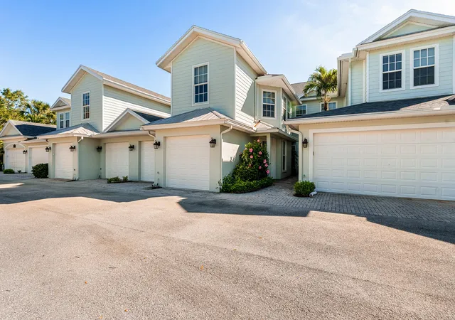 Listing Photo 5 - Condo for sale in building located at 2320 Water Oak Ct SW, Vero Beach, FL 32962 - Unit #123