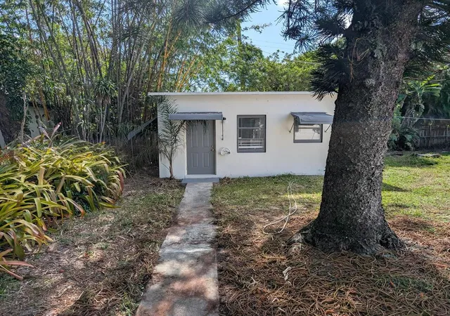 Photo 3 of Single family home for sale at 1420 NW 5th Avenue, Fort Lauderdale, FL 33311 | MLS# B26048697 | Listing updated on 2026-09-13