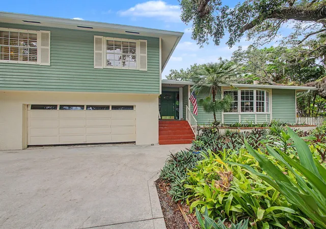 Photo 3 of Single family home for sale at 14 Emarita Way, Stuart, FL 34996 | MLS# B26049013 | Listing updated on 2026-09-14