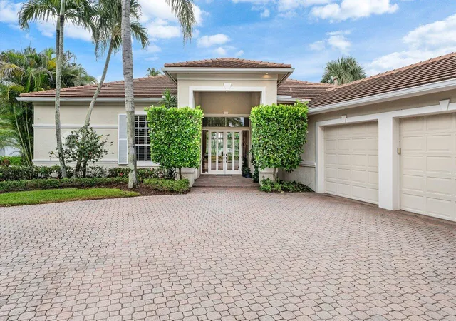 Photo 3 of Sale Pending at 118 W Village Way, Jupiter, FL 33458 | MLS# B26049191 | Listing updated on 2026-09-16