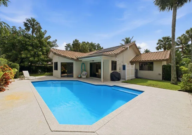 Photo 1 of Single family home for sale at 2719 Oak Tree Ln, Fort Lauderdale, FL 33309 | MLS# B26049551 | Listing updated on 2026-09-13