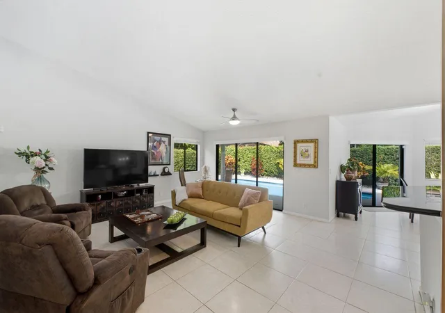 Photo 4 of Single family home for sale at 2719 Oak Tree Ln, Fort Lauderdale, FL 33309 | MLS# B26049551 | Listing updated on 2026-09-13