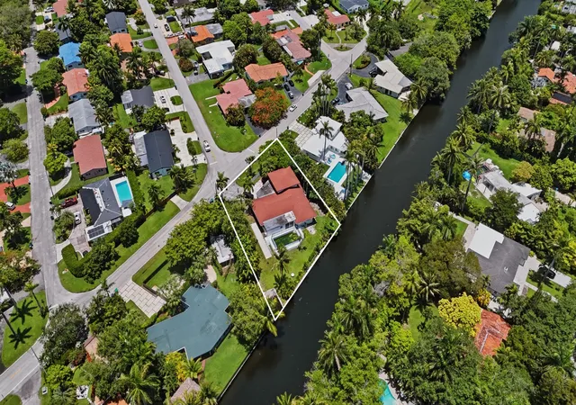 Photo 4 of Single family home for sale at 11401 W Biscayne Cnl Rd, Miami, FL 33161 | MLS# B26049567 | Listing updated on 2026-09-15