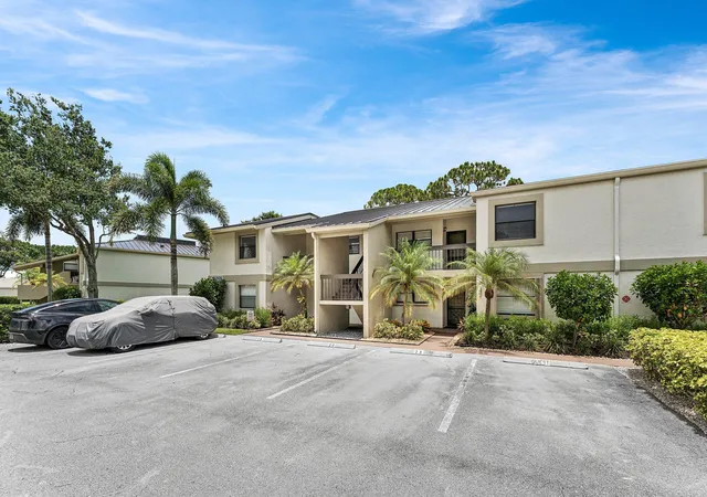 Photo 2 of Condo for sale at 12926 Briarlake Dr #201, Palm Beach Gardens, FL 33418 | MLS# B26049661 | Listing updated on 2026-09-14