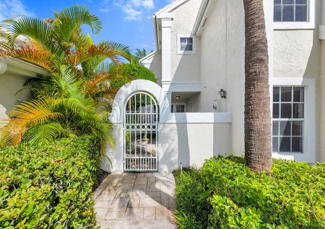 Photo 2 of Sale Pending at 22 Selby Ln, Palm Beach Gardens, FL 33418 | MLS# B26049682 | Listing updated on 2026-09-13